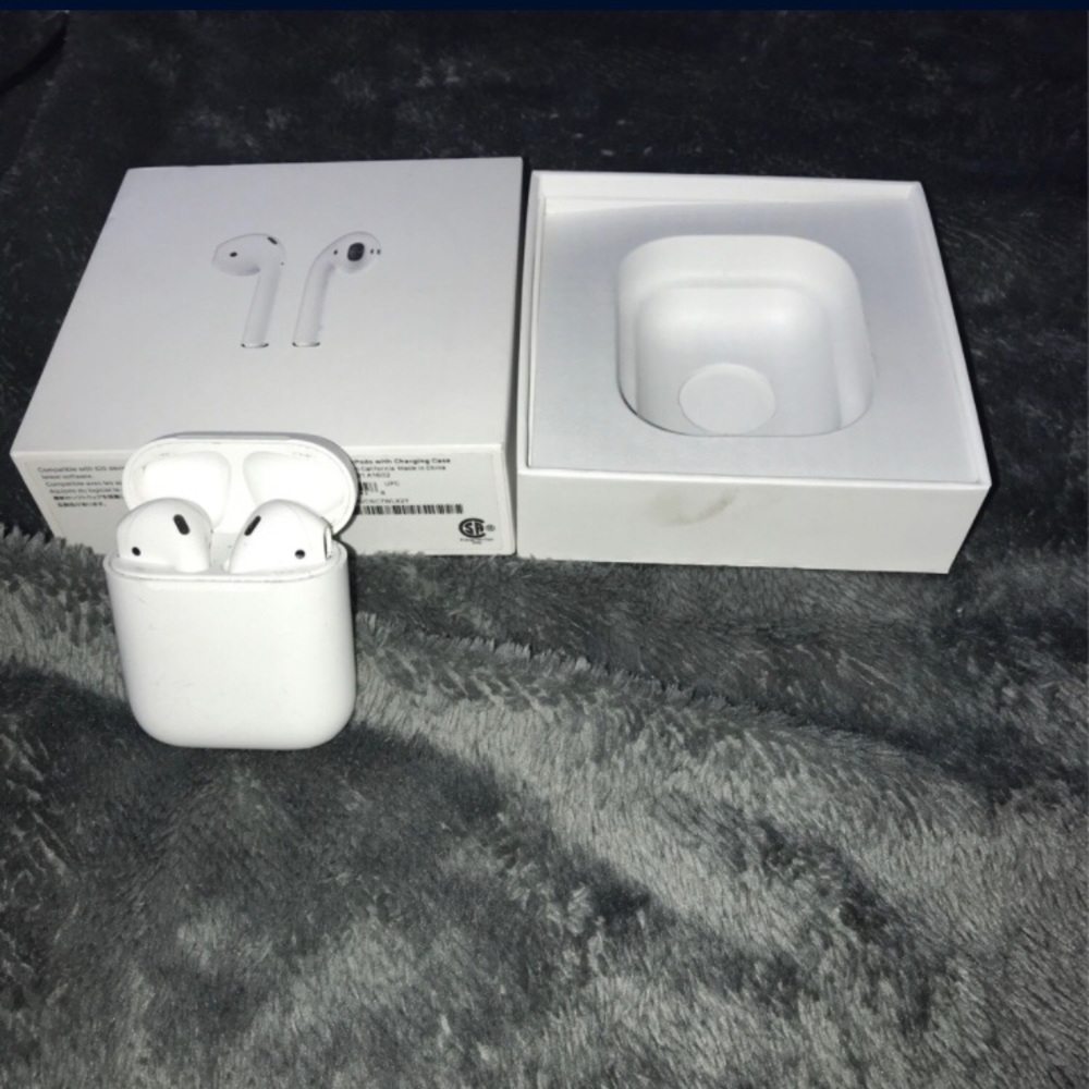 AirPods 75$ , 8/10 Condition. Cash app $NickkH25